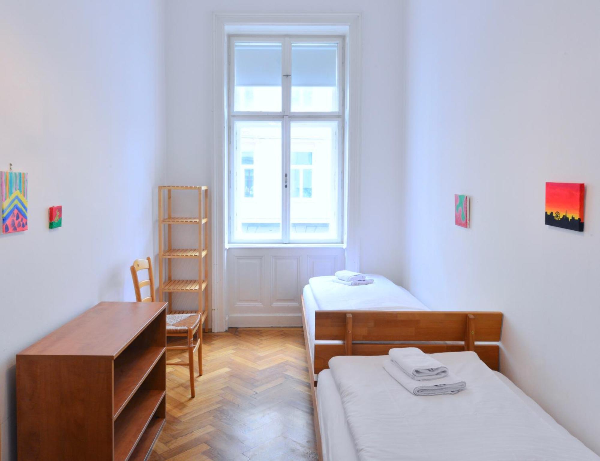 Flat - 1 Free Parking Space At The Metro Apartment